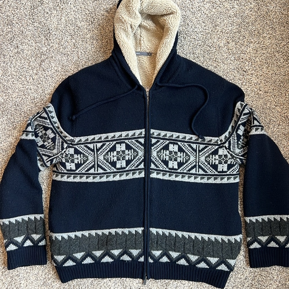 VINCE Men’s XL Wool Hooded Sweater with Fleece Lining - Excellent Condition!